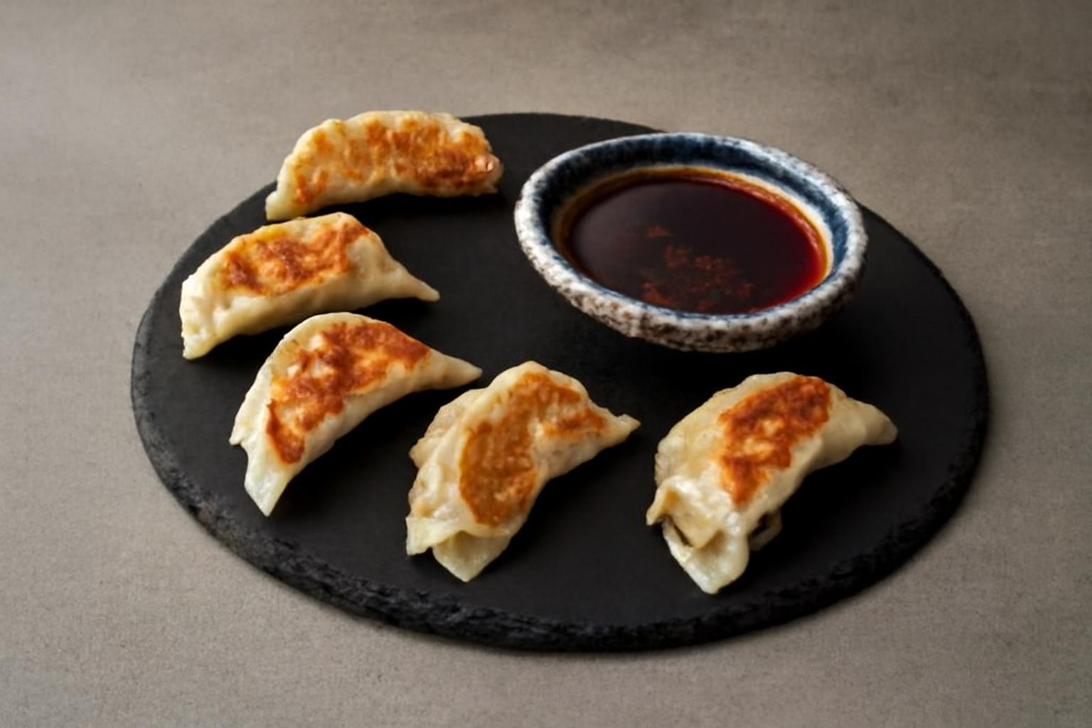 CHICKEN GYOZA